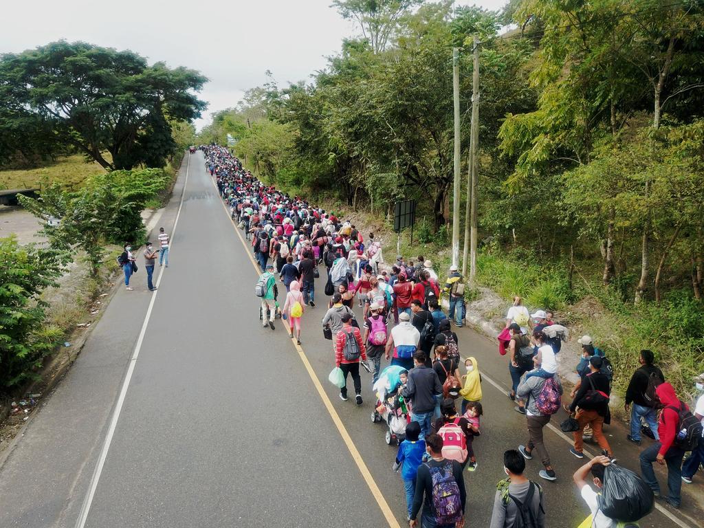 Más de 3 mil migrantes hondureños superaron cordones de 300 policías. Noticias en tiempo real