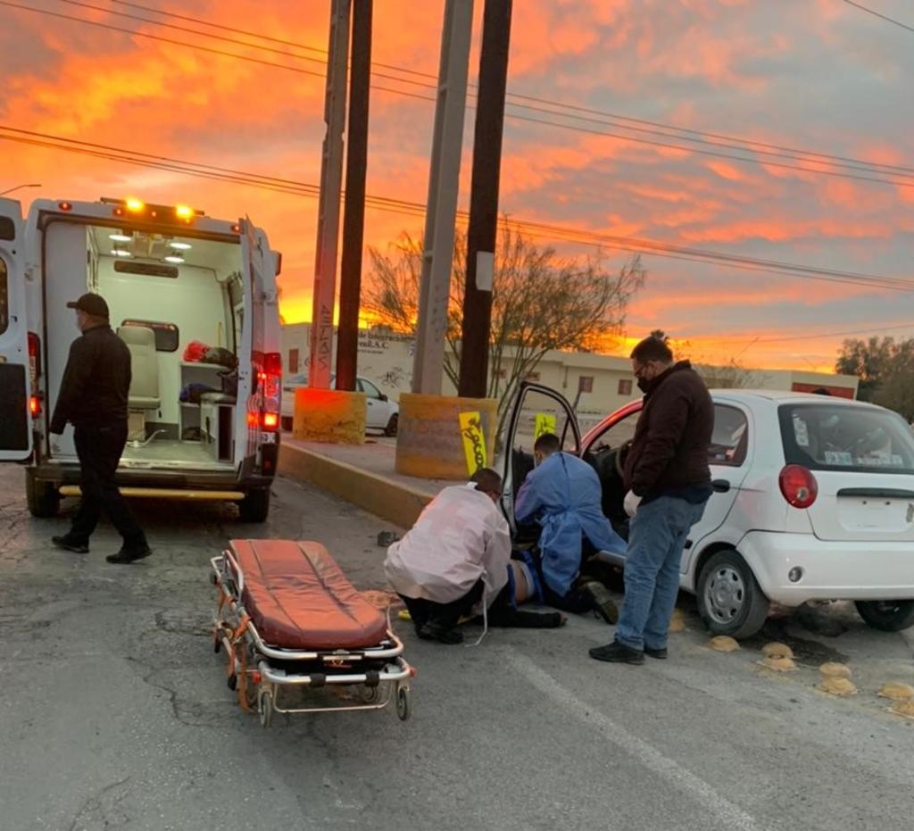 Hombres en estado de ebriedad en Torreón resultan lesionados en accidente vial. Noticias en tiempo real