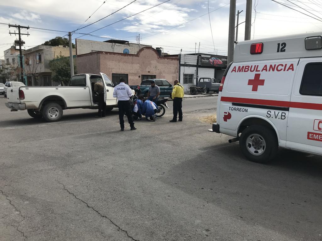 Accidente en Torreón deja a motociclista lesionado. Noticias en tiempo real