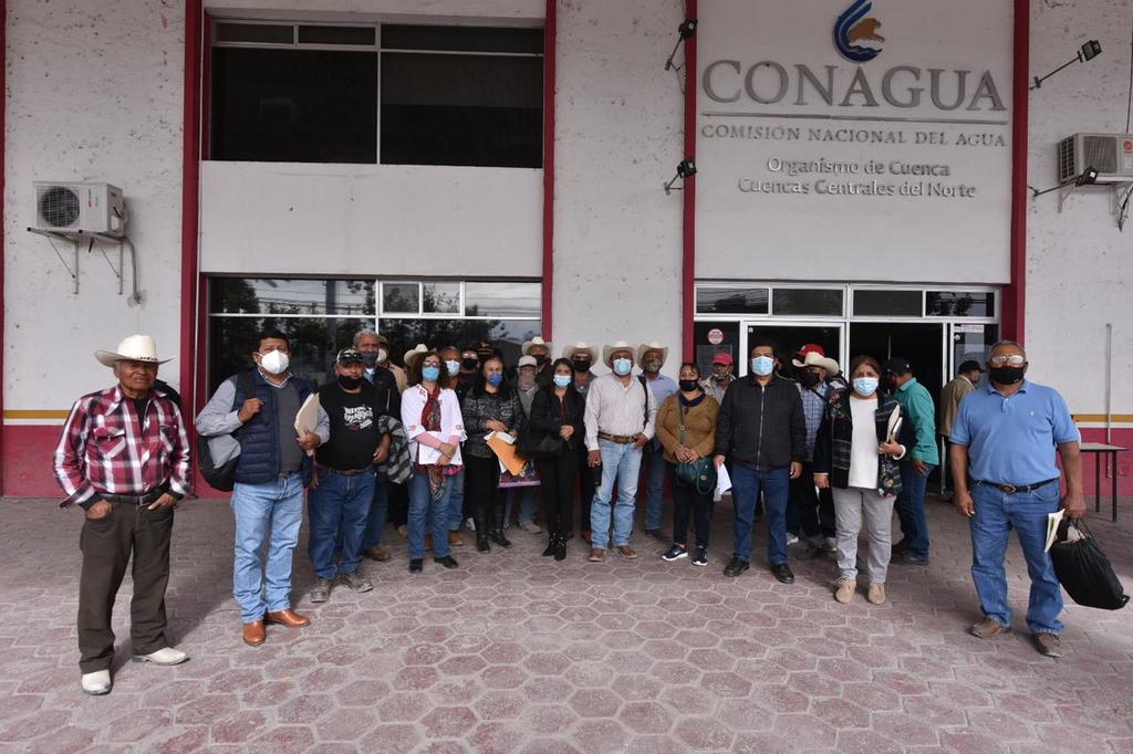 Se manifiestan campesinos en Conagua de Torreón; denuncian opacidad en Agua Saludable. Noticias en tiempo real