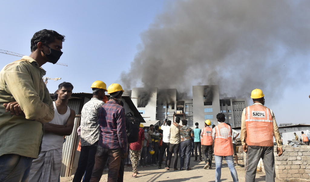 Reportan al menos 5 muertos tras incendio en fábrica de vacunas de India. Noticias en tiempo real