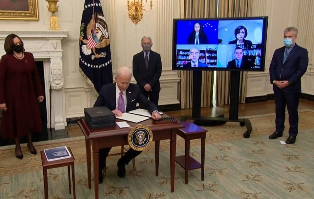 Joe Biden firma órdenes ejecutivas contra la pandemia. Noticias en tiempo real
