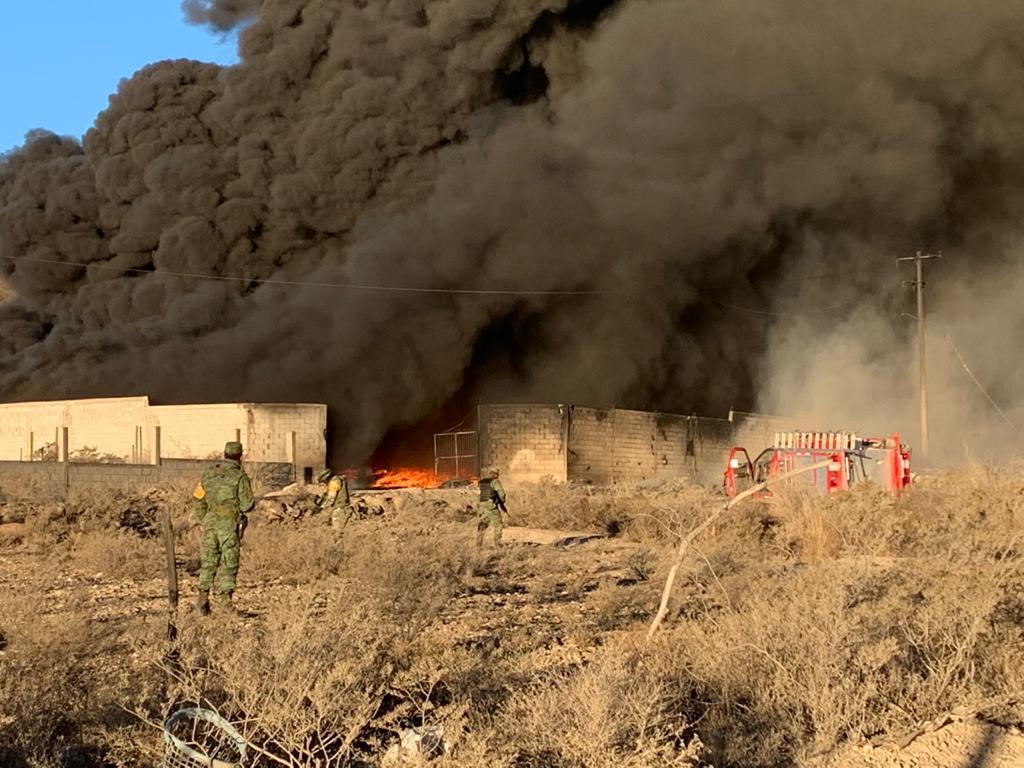 Se incendia recicladora entre los límites de Saltillo y Ramos Arizpe. Noticias en tiempo real