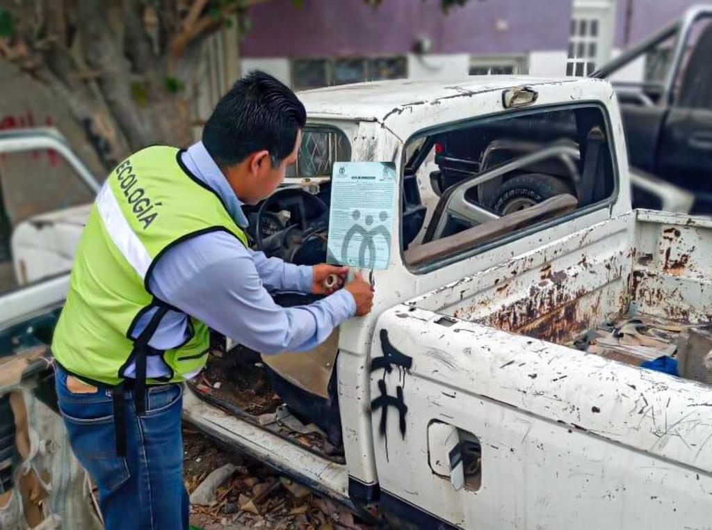 Notifican en Gómez Palacio a propietarios de vehículos abandonados que los retiren. Noticias en tiempo real