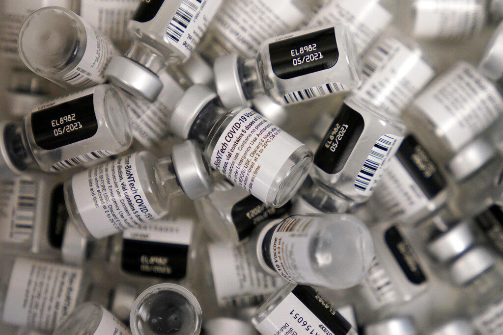 Uruguay anuncia la compra de vacunas de Pfizer y Sinovac contra COVID. Noticias en tiempo real