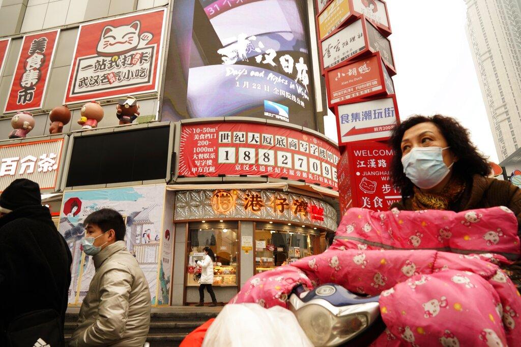 Un año después del brote de COVID en Wuhan el mundo sigue en crisis. Noticias en tiempo real