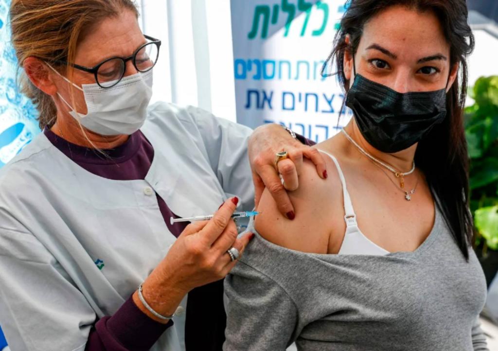 Israel comienza a vacunar a estudiantes adolescentes. Noticias en tiempo real