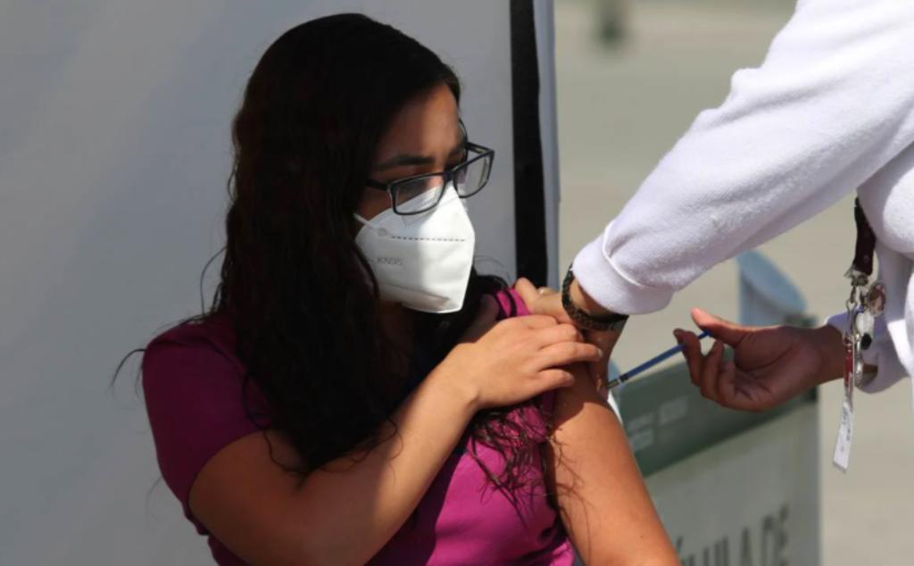 Vacunan contra COVID a 2 mil 766 profesores en Campeche. Noticias en tiempo real
