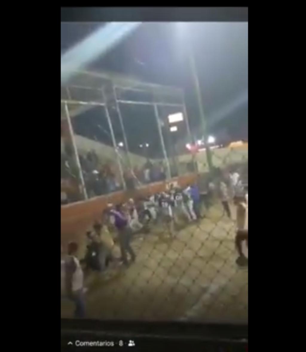 Riña en Matamoros exhibe entrada de personas a estadio de beisbol. Noticias en tiempo real