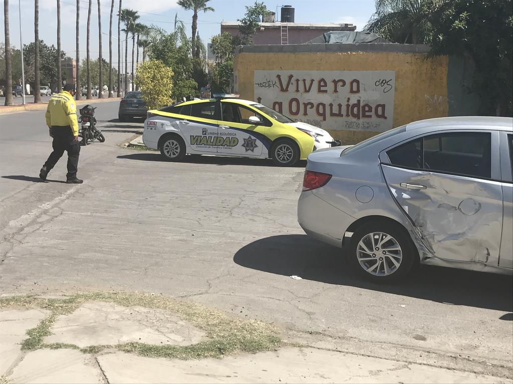 Accidente en Torreón deja un motociclista lesionado. Noticias en tiempo real
