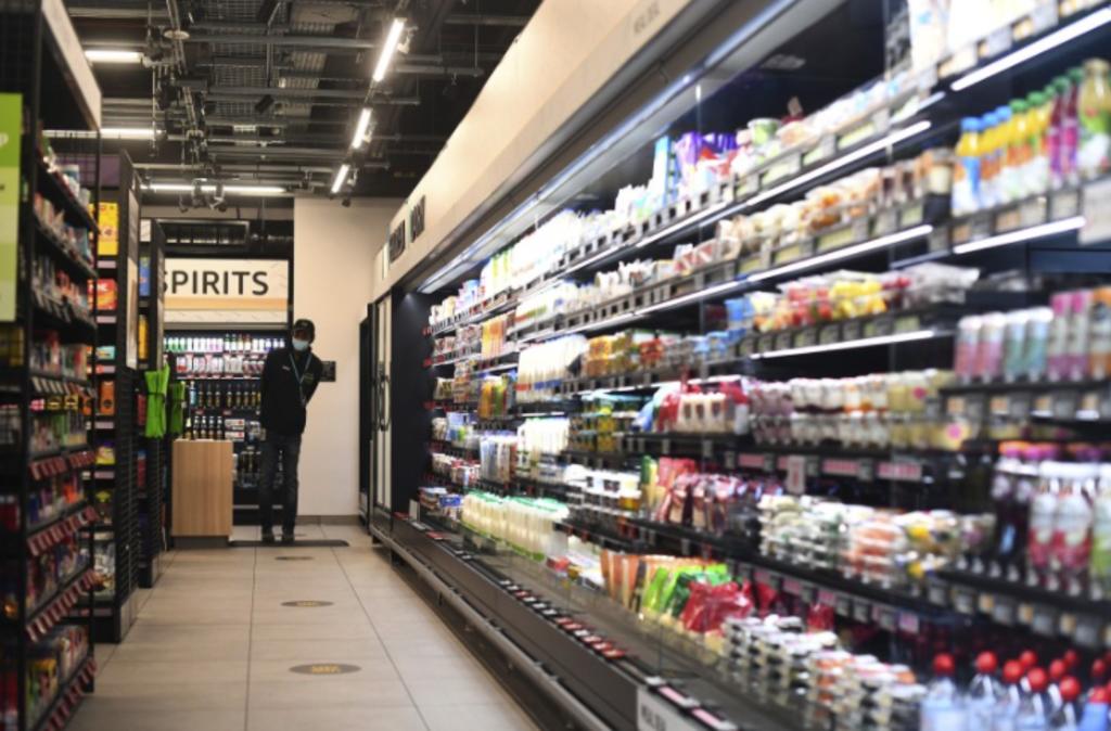Amazon abre su primer supermercado sin cajeros en Londres. Noticias en tiempo real