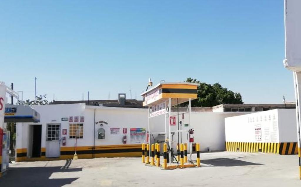 Asaltan gasera en Torreón y despojan a cliente de vehículo. Noticias en tiempo real