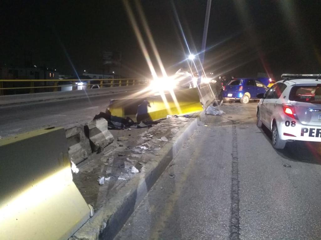 Se registra accidente vial en puente El Tajito de Torreón. Noticias en tiempo real