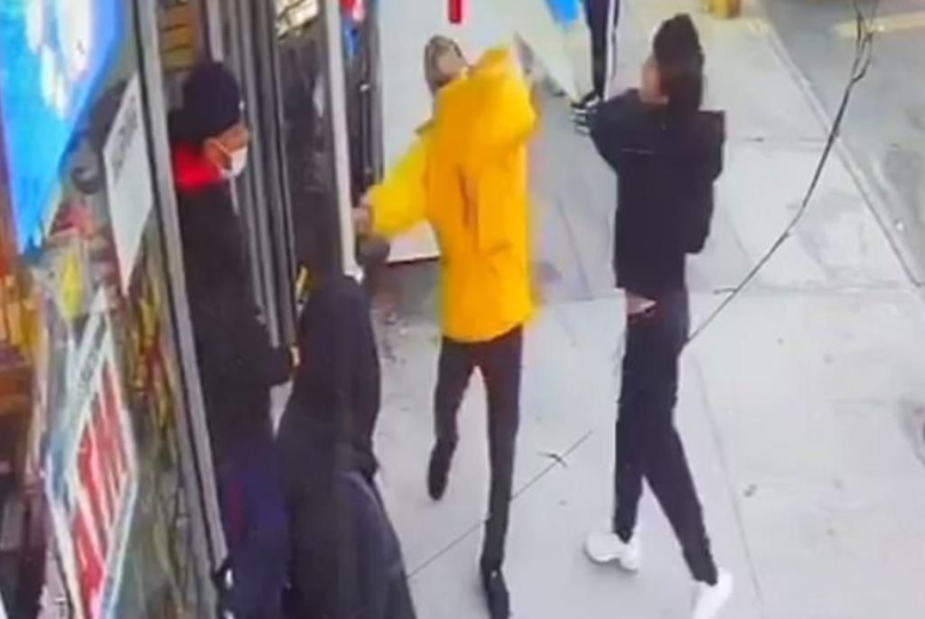 Hombre es golpeado y acribillado en plena calle tras una disputa con dos personas. Noticias en tiempo real