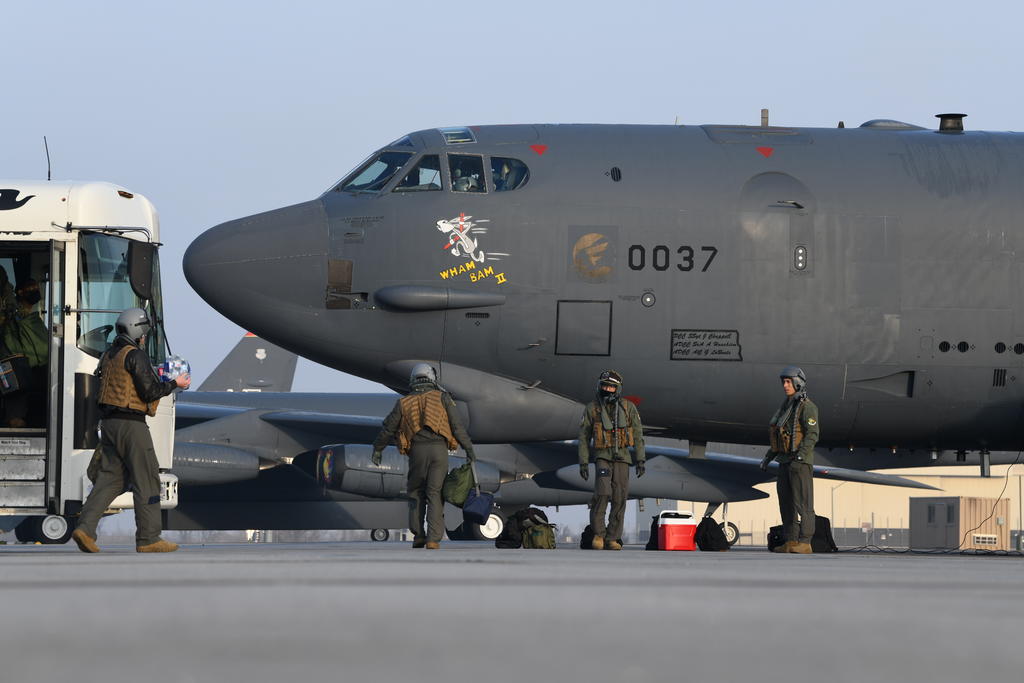 EUA envía otra advertencia a Irán con vuelos de bombarderos B-52. Noticias en tiempo real
