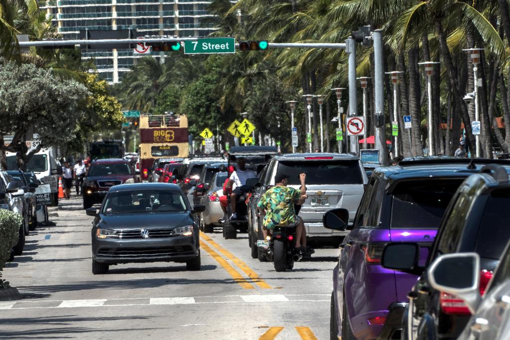 Congresistas de Florida buscan otorgar licencias de conducir a indocumentados. Noticias en tiempo real