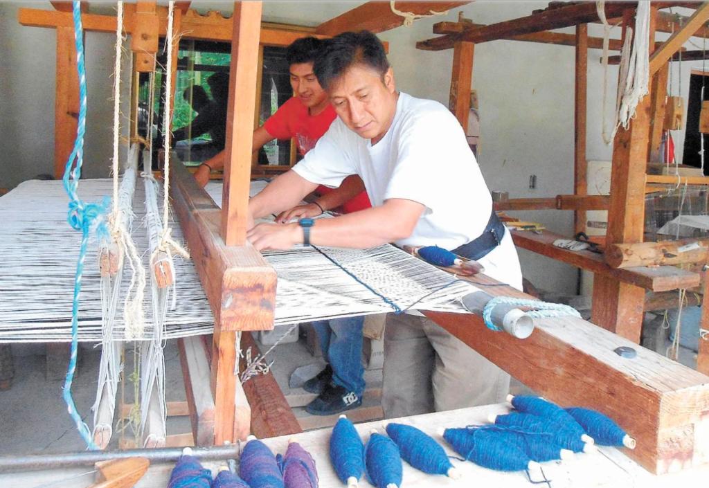 Denuncian artesanos de Oaxaca a marca por apropiarse de autoría de prendas. Noticias en tiempo real