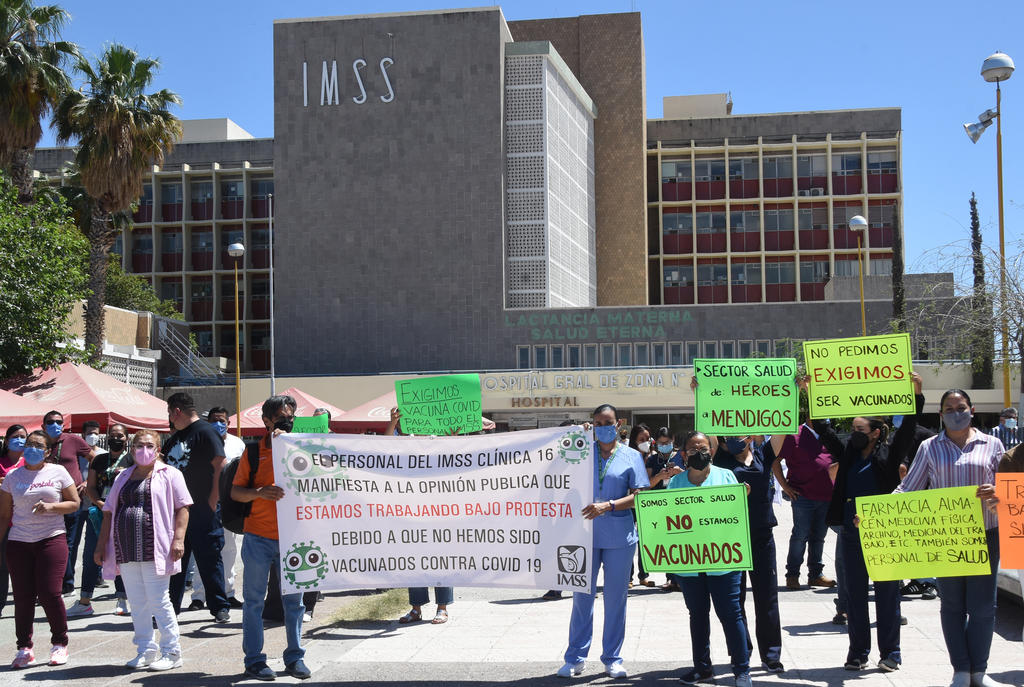 Siguen protestas en Torreón de trabajadores de la salud; exigen vacuna antiCOVID. Noticias en tiempo real