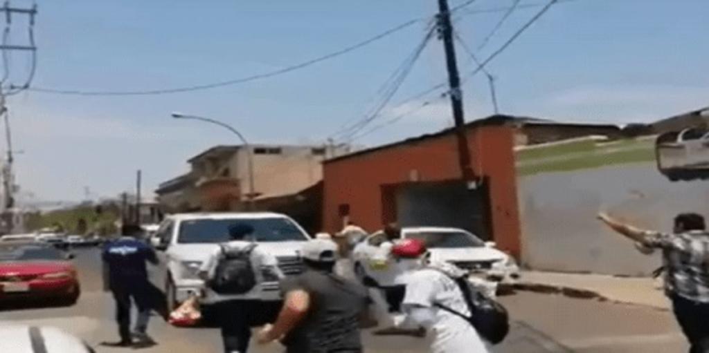 Viudas de policías corretean a candidato de Morena-PAS en Culiacán. Noticias en tiempo real
