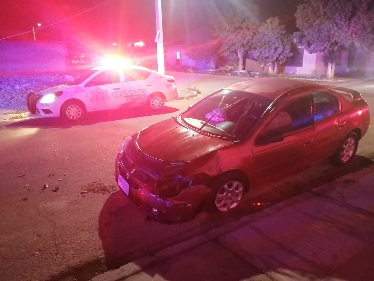 Conductor alcoholizado choca contra poste y abandona su auto en Gómez Palacio. Noticias en tiempo real
