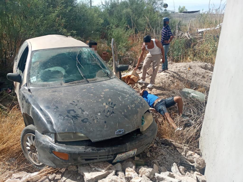 Vehículo se impacta con poste de concreto en Matamoros. Noticias en tiempo real