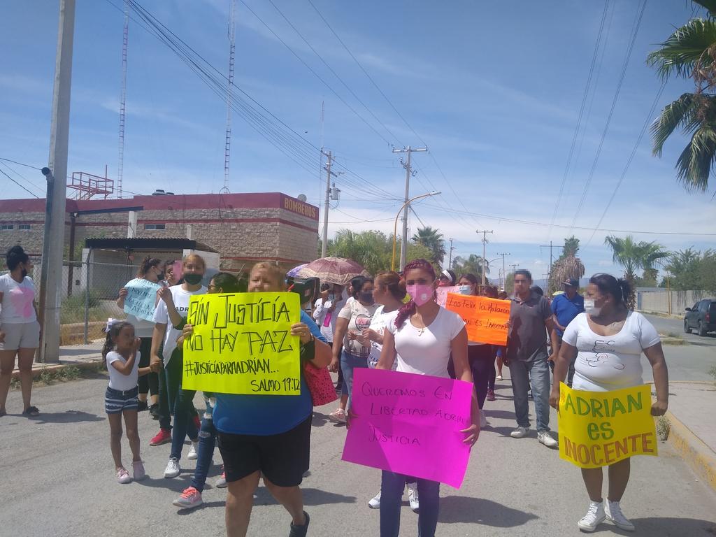 Se manifiestan en Matamoros; piden la liberación de empleado detenido por feminicidio de Ivón. Noticias en tiempo real