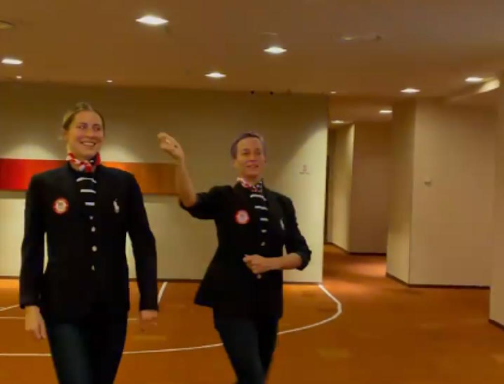 Megan Rapinoe y Abby Dahlkemper hacen su propia ceremonia de inauguración de Tokio 2020. Noticias en tiempo real