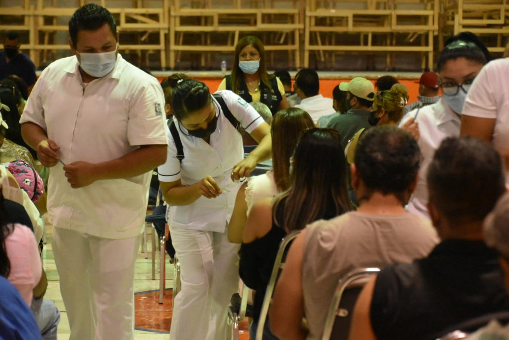 Vacunación COVID para adultos de 30 a 39 años inicia en Sabinas, El Siglo de Torreón