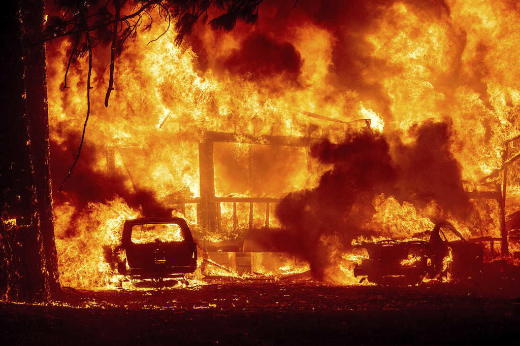 Un incendio arrasa una población en el norte de California. Noticias en tiempo real