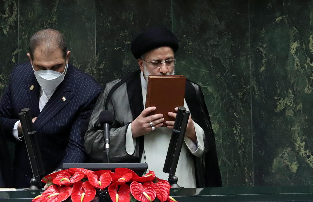 El intransigente Ebrahim Raisi presta juramento como presidente de Irán. Noticias en tiempo real