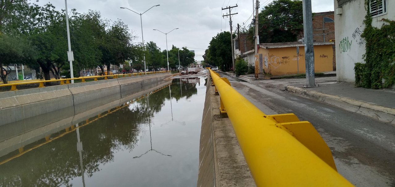 Vuelven a fallar las bombas en el Paso Inferior Vehicular Sarabia de Lerdo; amaneció inundado por completo. Noticias en tiempo real