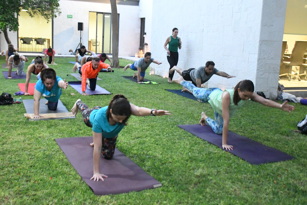 Cecilia Salas tiene 15 años siendo maestra de yoga (EL SIGLO DE TORREÓN / FERNANDO COMPEÁN)