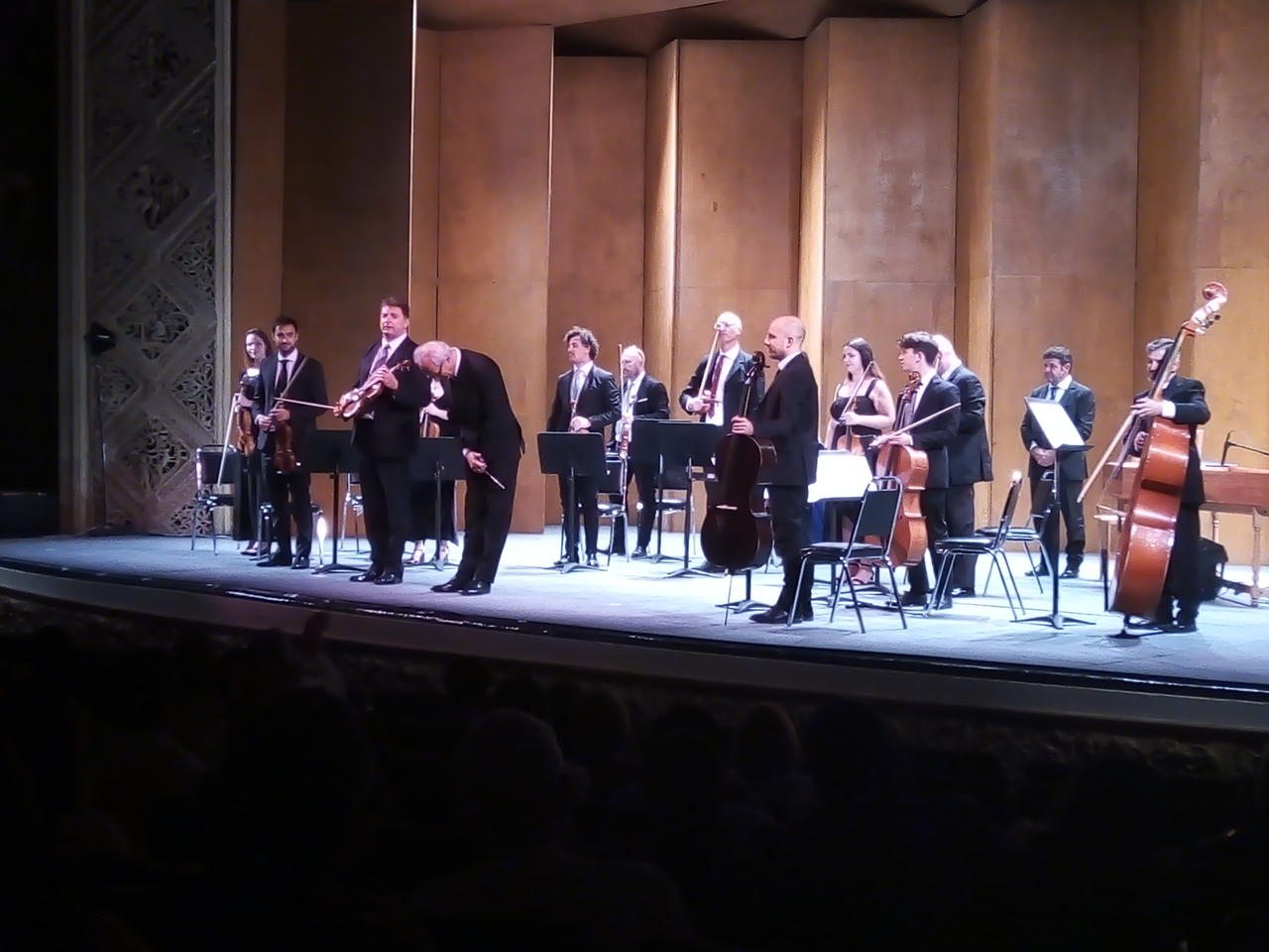 La reconocida Orchestra da Camera Ferruccio Busoni, procedente de Trieste, Italia (país invitado de la FILC) se presentó la noche de ayer lunes en el escenario del Teatro Isauro Martínez (TIM). (SAÚL RODRÍGUEZ)