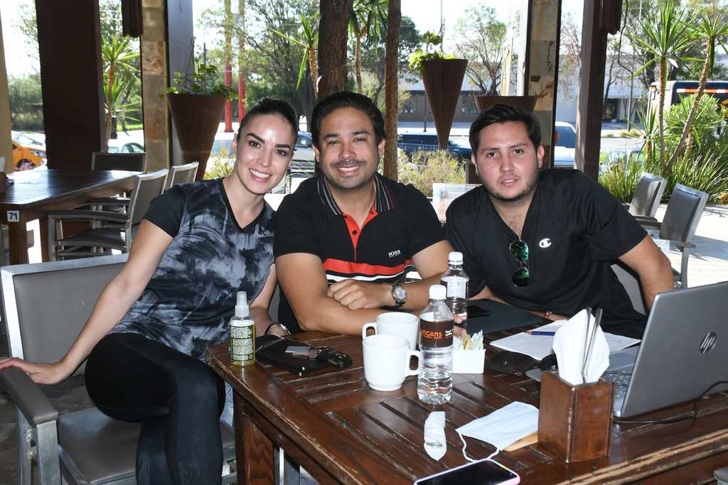 Karen Domínguez, Carlos Pérez y José Michell (EL SIGLO DE TORREÓN / FERNANDO COMPEÁN)