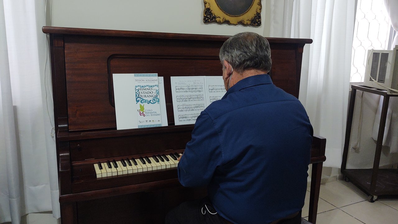 Gerardo Mena Saucedo, el afinador de pianos