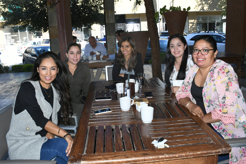 Marcela Monreal, María José Mireles, Lorena Viesca, Nallely Becerra y Gloria Medina (EL SIGLO DE TORREÓN/FERNANDO COMPEÁN)