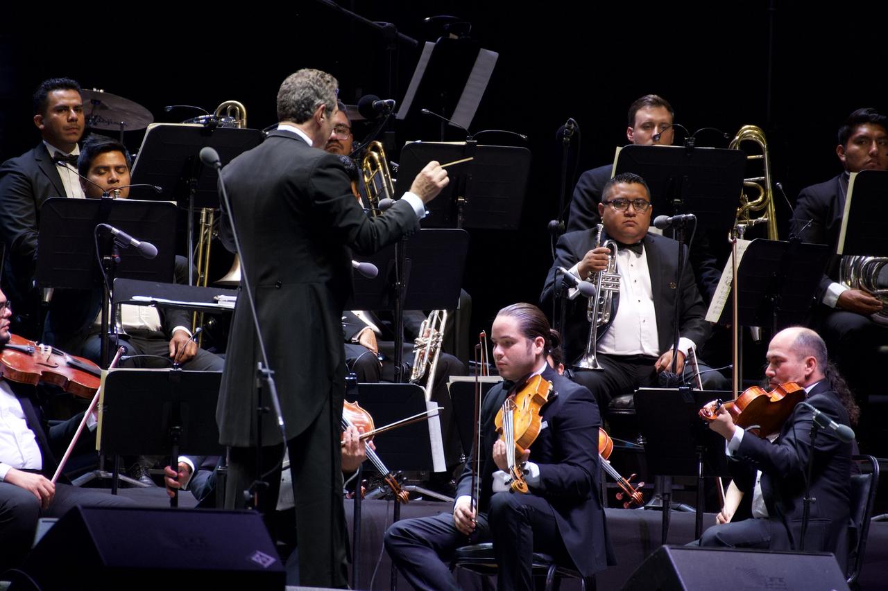 La música coahuilense resonará en la edición 49 del Festival Internacional Cervantino (FIC), pues la noche de este 13 de octubre la Orquesta Filarmónica del Desierto (OFDC) compartirá escenario junto al grupo cubano Formell y los Van Van, en lo que será la inauguración del certamen, que por primera vez retorna a sus actividades presenciales tras el inicio de la pandemia y en el cual Coahuila y Cuba fungen como estado y país invitado de honor. (EL SIGLO DE TORREÓN) 
