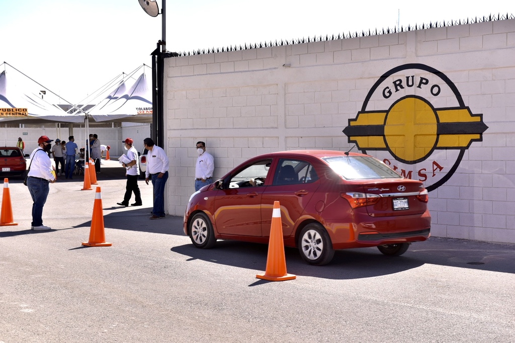 Es indispensable que todas las personas acudan con la papelería adecuada para la aplicación de la vacuna anti-COVID. (EL SIGLO DE TORREÓN)