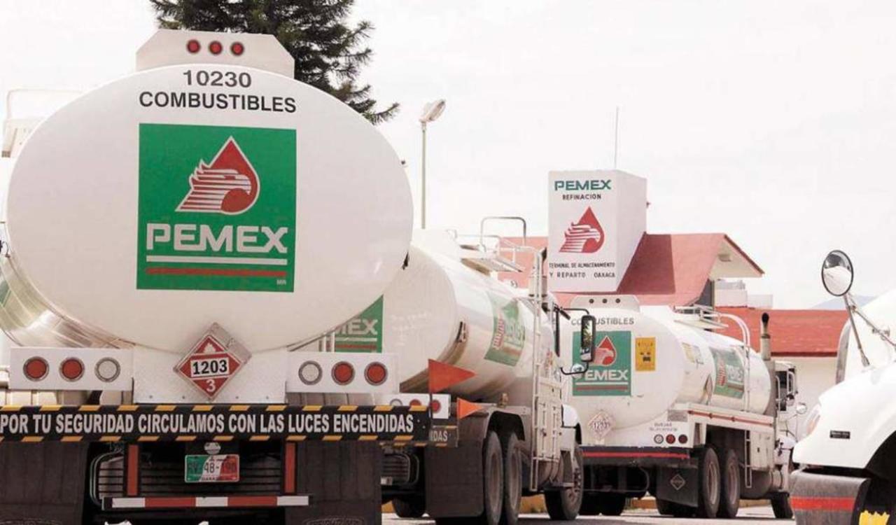 Transportan menos de una quinta parte del combustible que Pemex mueve con su vieja flotilla. (ESPECIAL) 
