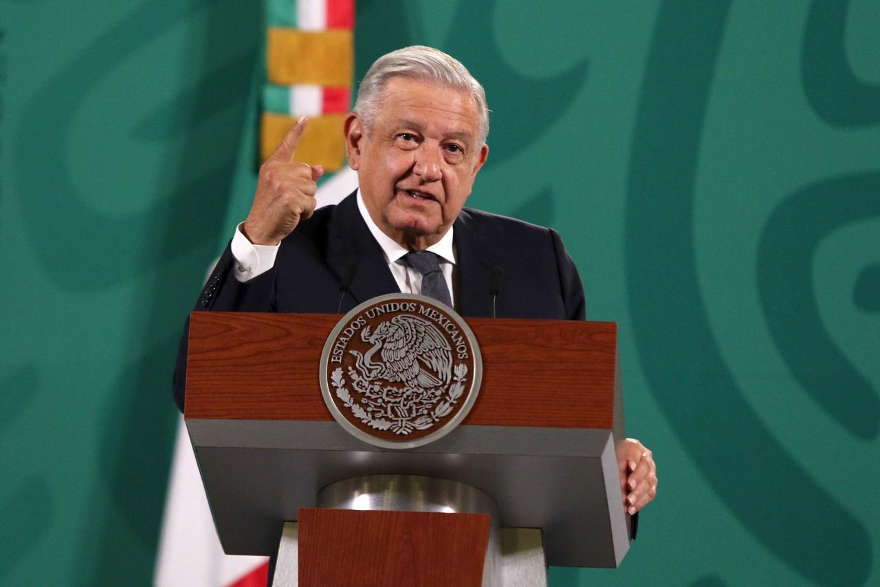 Por plantear la defensa y nacionalización del litio, el presidente Andrés Manuel López Obrador rechazó compararse con el general Lázaro Cárdenas, quien llevó a cabo la expropiación petrolera, y con otros héroes nacionales. (ARCHIVO)
