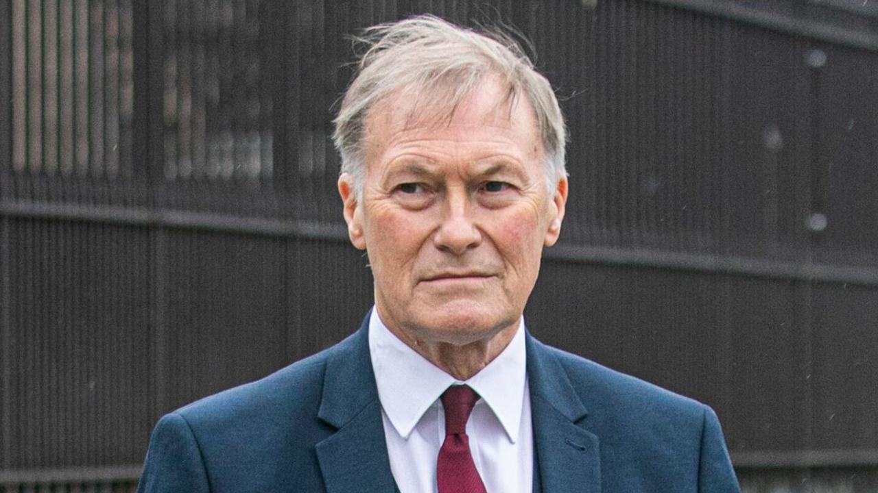 El diputado conservador David Amess, que fue apuñalado hoy mientras atendía a los ciudadanos de su circunscripción en Essex (sureste de Inglaterra), ha muerto, informó la Policía. (ESPECIAL) 