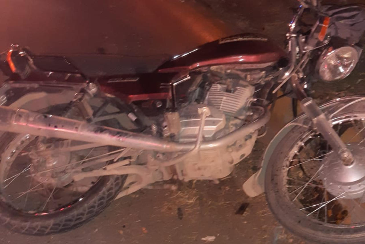 Motociclista choca contra un árbol por manejar a exceso de velocidad en Gómez Palacio. Noticias en tiempo real