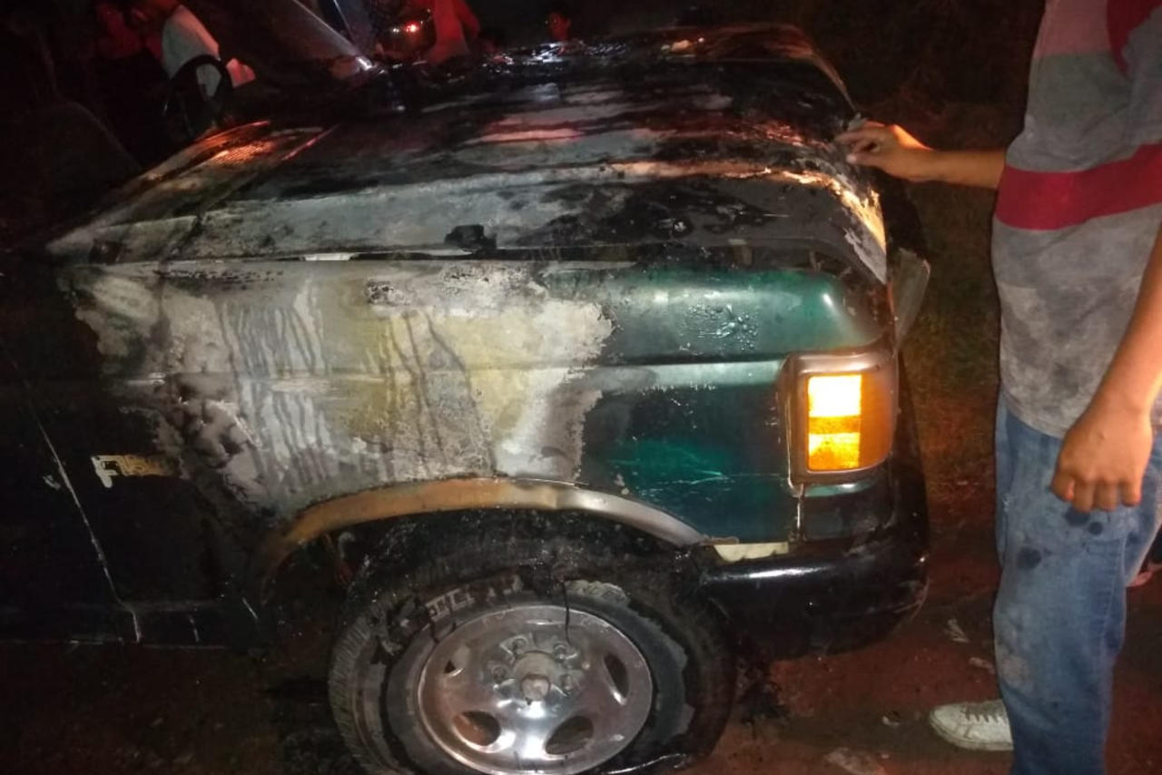 Camioneta se quema en calles del poblado Transporte de Gómez Palacio. Noticias en tiempo real
