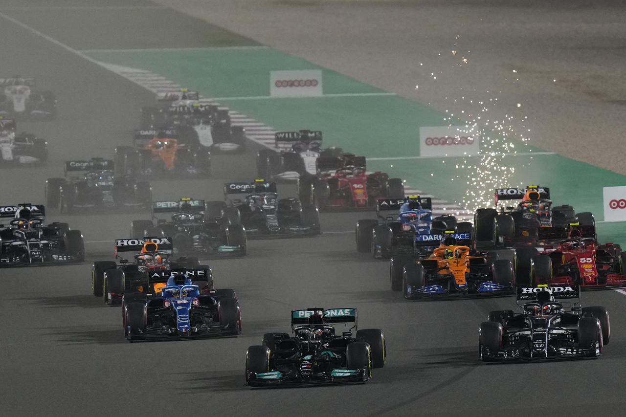 Hamilton gana el debutante Gran Premio de Qatar. Noticias en tiempo real