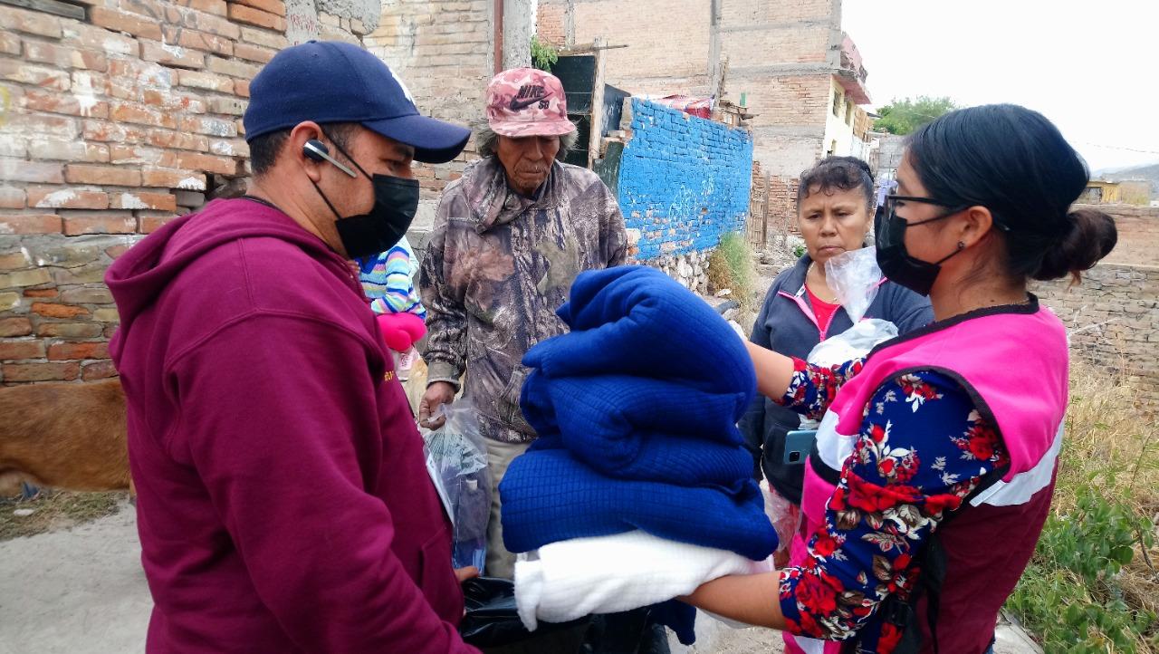 DIF Gómez Palacio lleva apoyo a don Juan tras incendio donde perdió a sus 30 perritos. Noticias en tiempo real