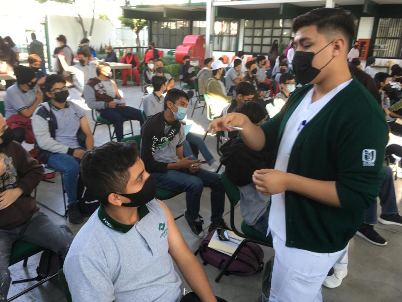Vacunados contra el Covid más de 15 mil adolescentes de Torreón. Noticias en tiempo real
