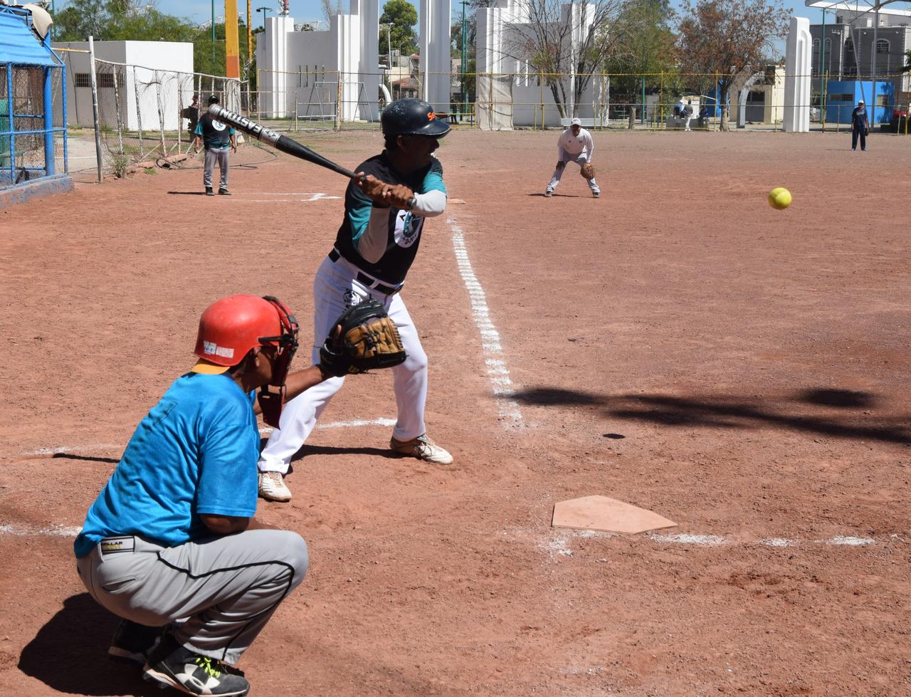 Brillan los pitchers en la Liga de Softbol Magisterial de la sección 35 del SNTE. Noticias en tiempo real