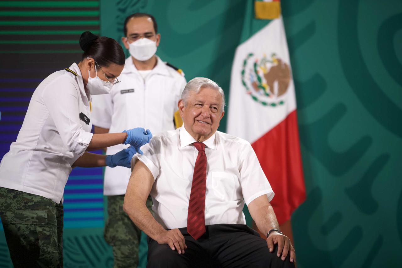 Vacuna anti-COVID, el avance científico más importante: AMLO