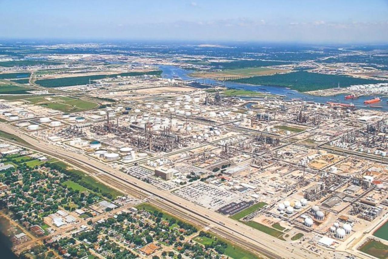 AMLO adelanta que Pemex realizará pago total en enero por la compra de la refinería Deer Park