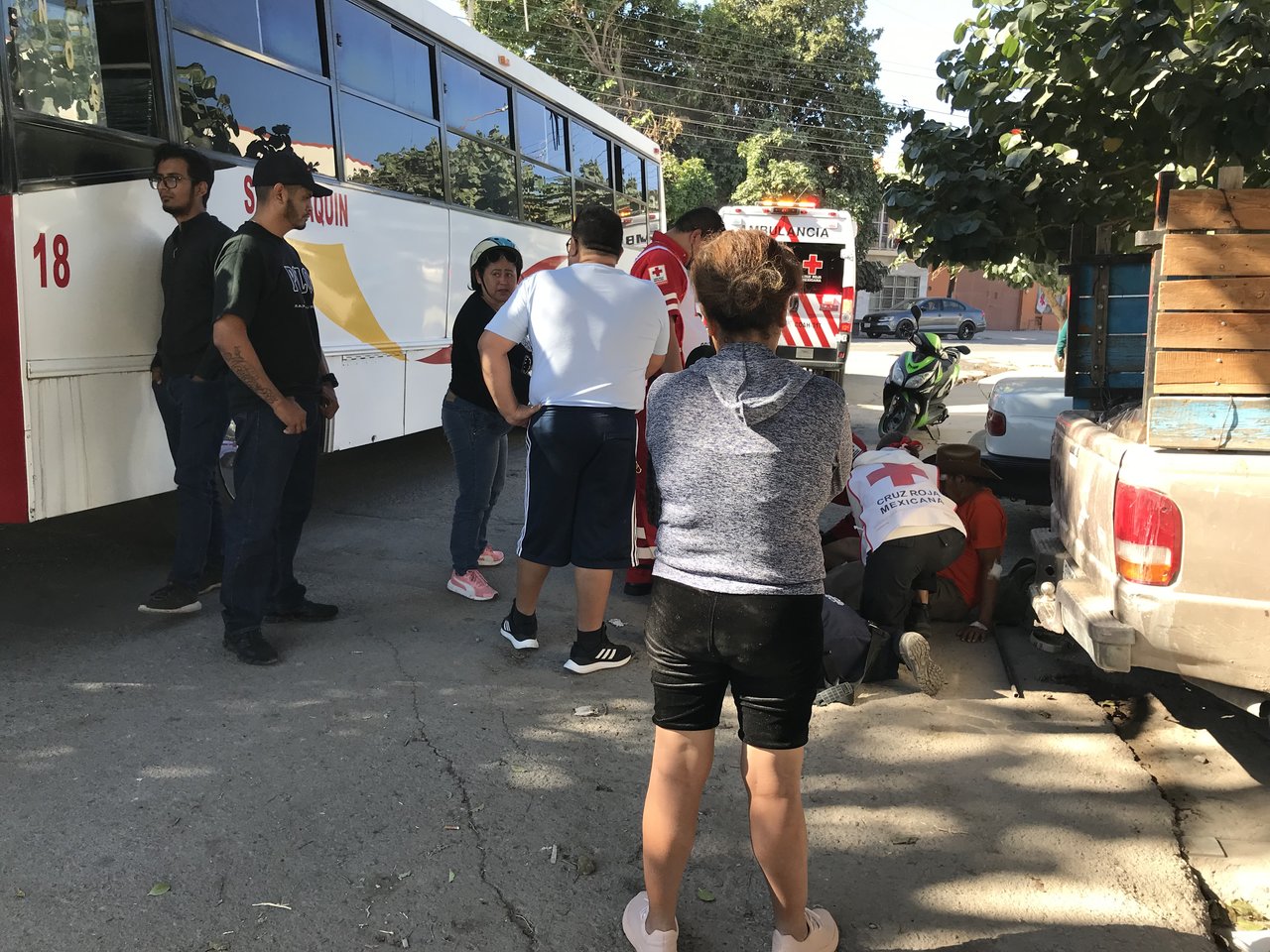 Septuagenario es atropellado por autobús de pasajeros en la colonia Cerro de la Cruz